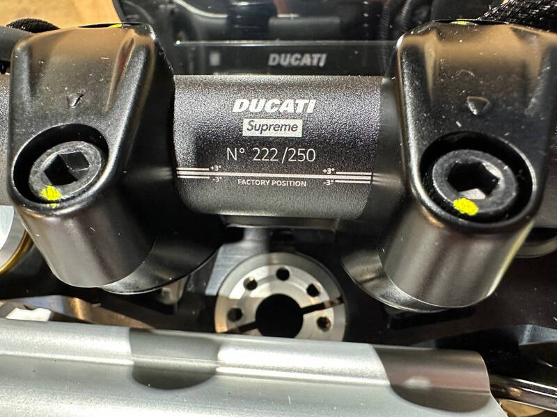 2025 Ducati Streetfighter V4 Supreme