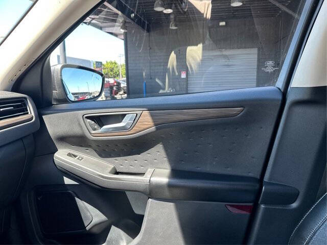 2020 Ford Escape Titanium