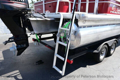 2019 Sun Tracker Fishin Barge 20 DLX