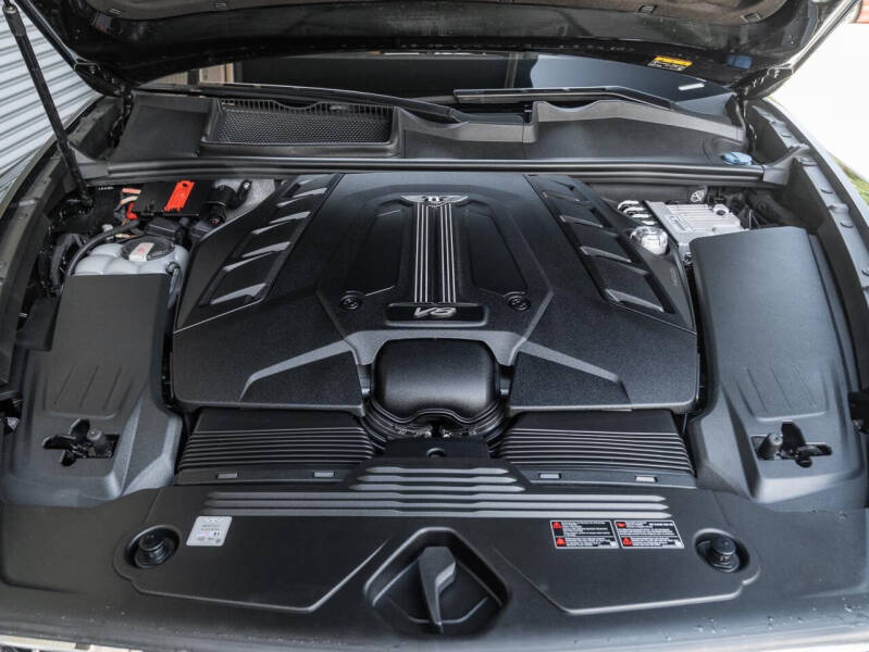 2023 Bentley Bentayga EWB V8