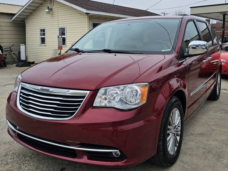 2013 Chrysler Town and Country for sale at Adan Auto Credit in Effingham IL