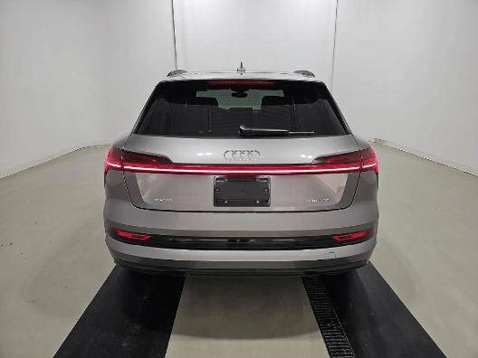 2022 Audi e-tron quattro Premium Plus