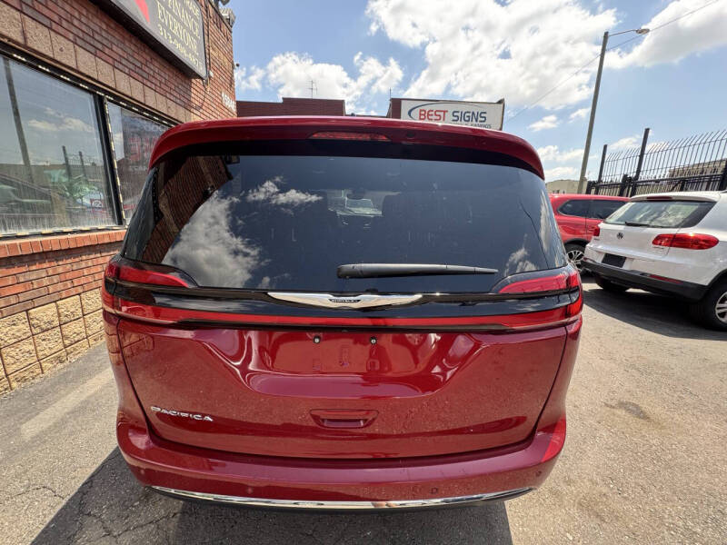 2025 Chrysler Pacifica Select