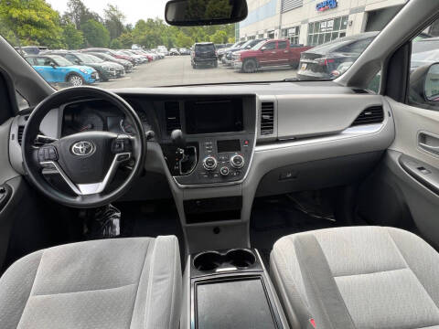 2015 Toyota Sienna LE 8-Passenger