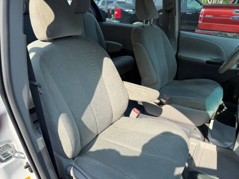 2011 Toyota Sienna Base 7-Passenger