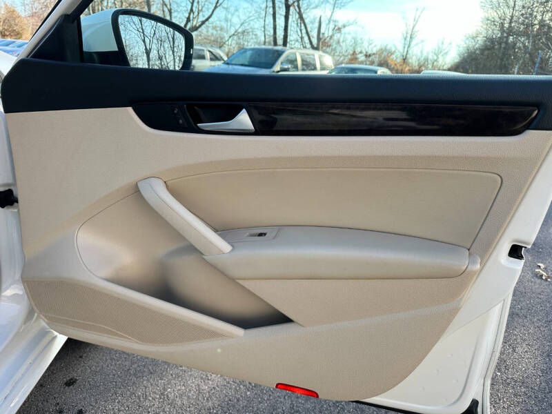 2015 Volkswagen Passat 1.8T SEL Premium