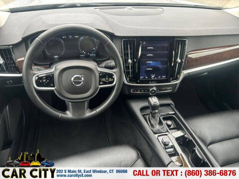 2017 Volvo S90 T6 Momentum