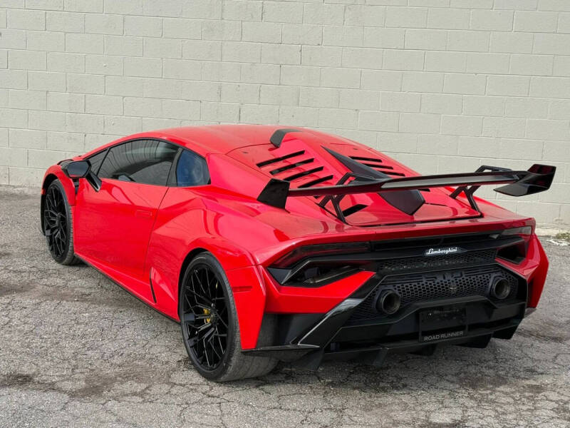 2022 Lamborghini Huracan STO