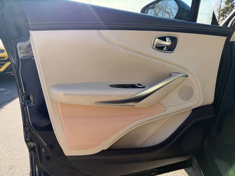 2021 Aston Martin DBX