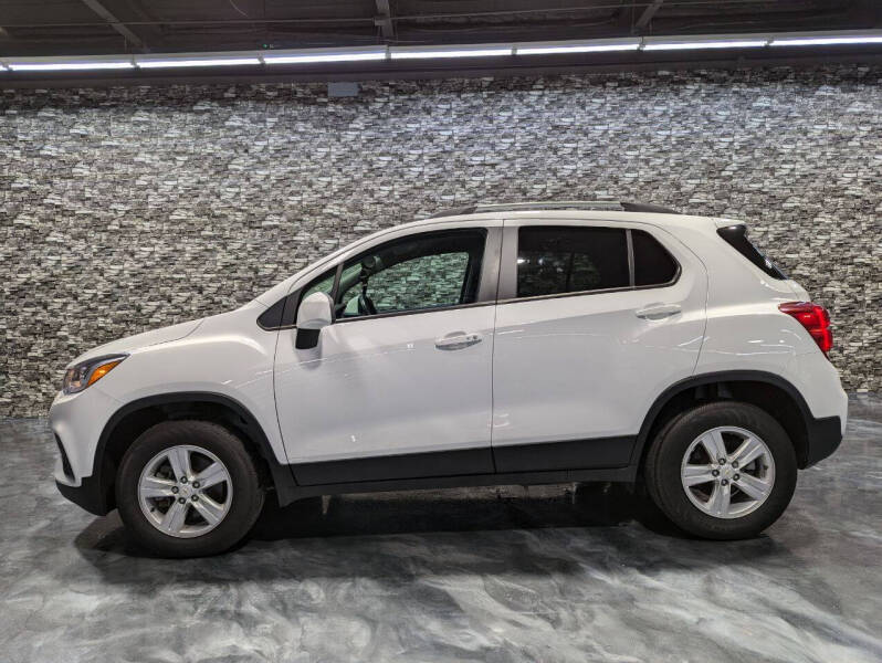 Used 2021 Chevrolet Trax LT with VIN KL7CJPSB5MB335585 for sale in Detroit, MI