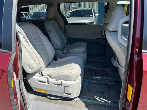 2014 Toyota Sienna XLE 7-Passenger