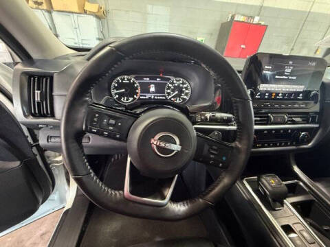 2022 Nissan Pathfinder SL