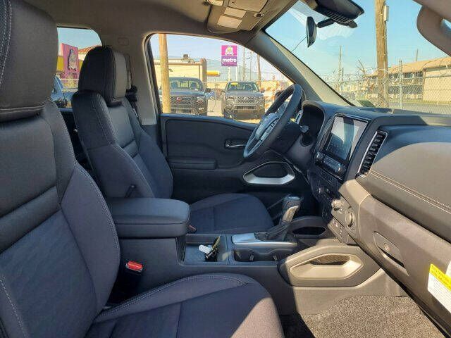 2024 Nissan Frontier SV