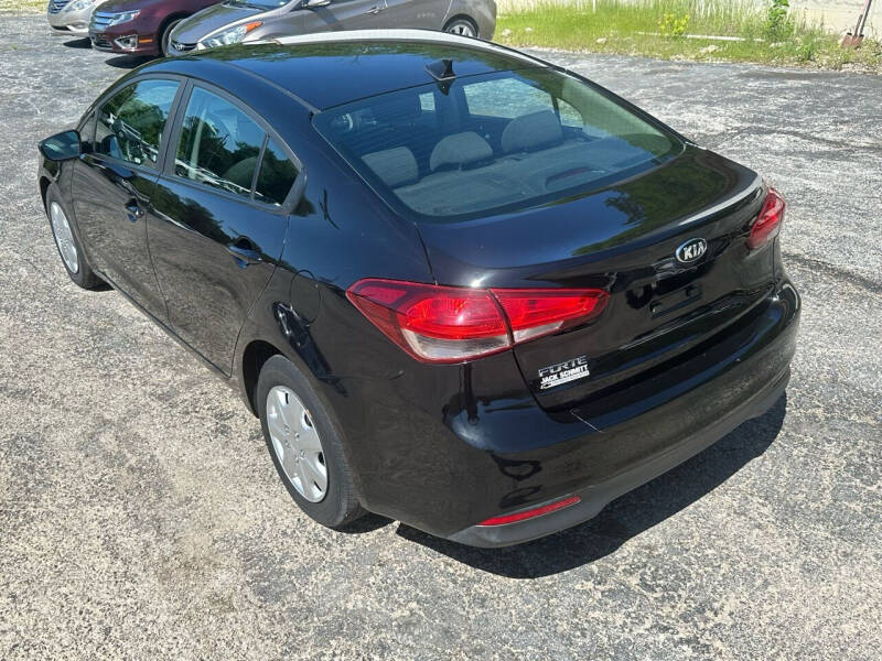 2017 Kia Forte LX photo 4