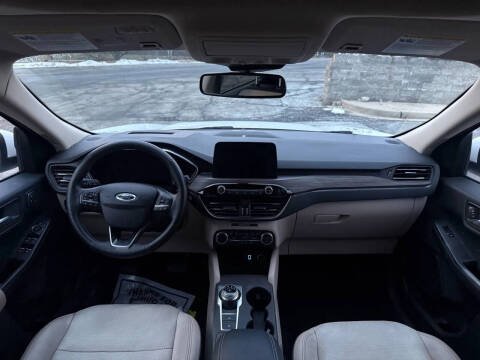 2020 Ford Escape Hybrid Titanium