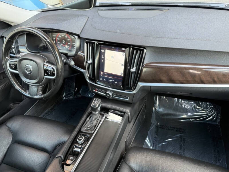 2017 Volvo S90 T5 Momentum