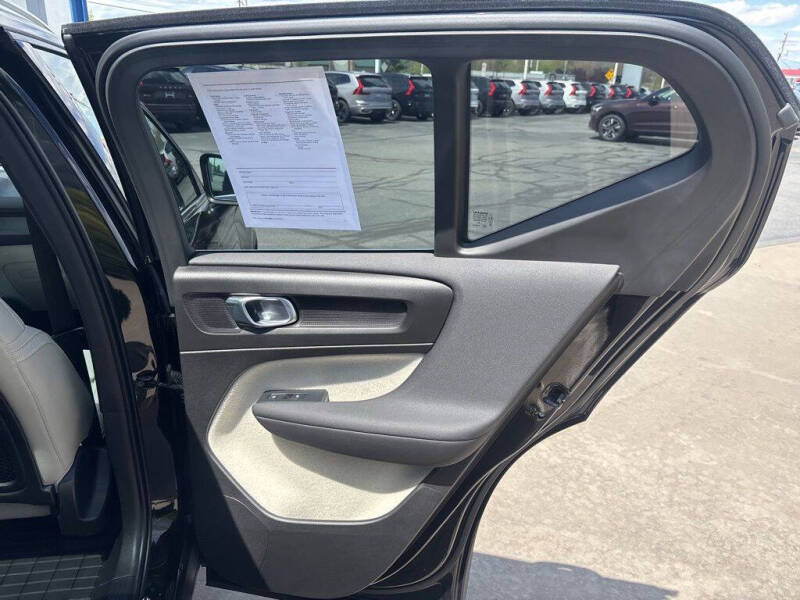 2023 Volvo XC40 B5 Plus Bright Theme