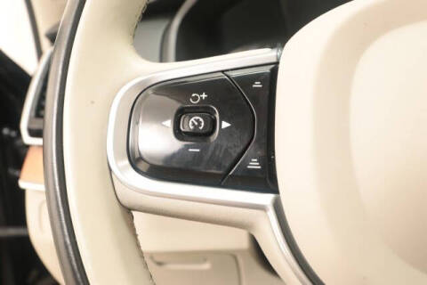 2022 Volvo XC90 T5 Momentum