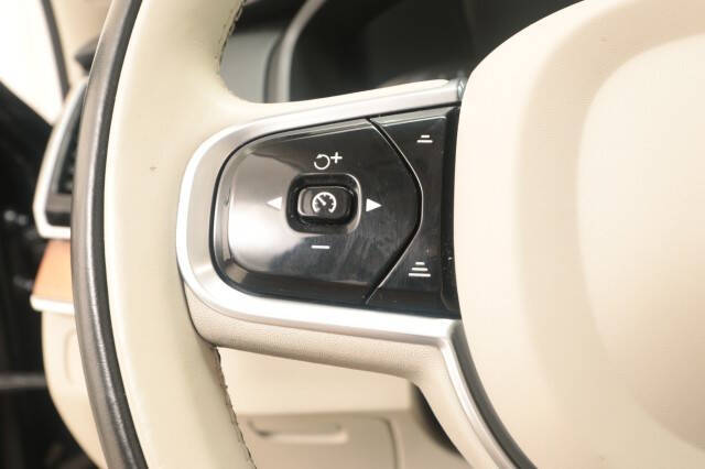 2022 Volvo XC90 T5 Momentum