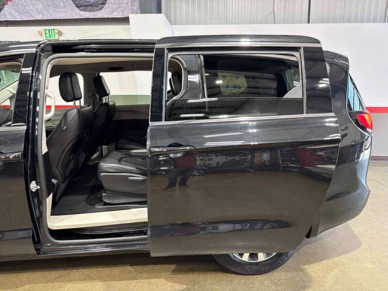 2024 Chrysler Pacifica Plug-In Hybrid Select