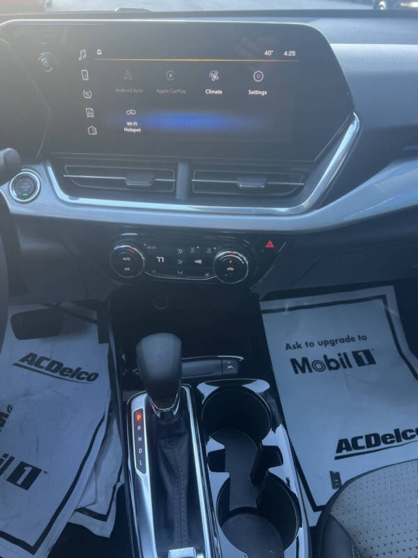 2025 Chevrolet Trax LT