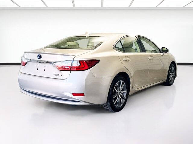 2017 Lexus ES 300h