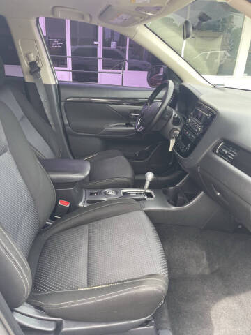 2016 Mitsubishi Outlander ES