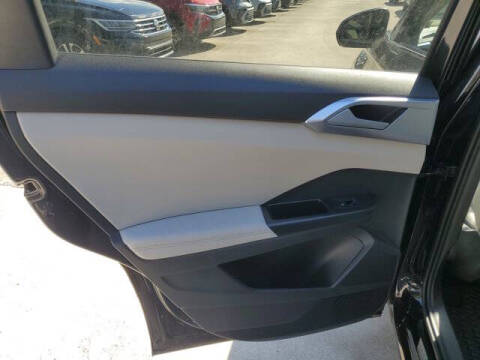 2025 Volkswagen Taos SE