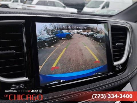 2026 Chrysler Pacifica Select