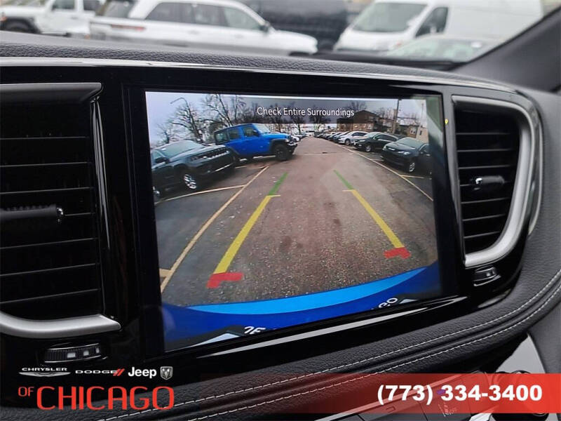 2026 Chrysler Pacifica Select