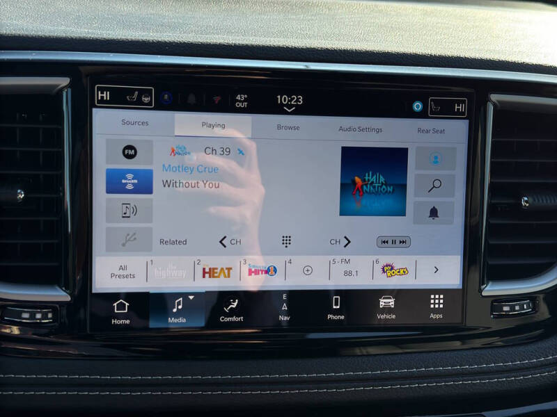 2026 Chrysler Pacifica Select