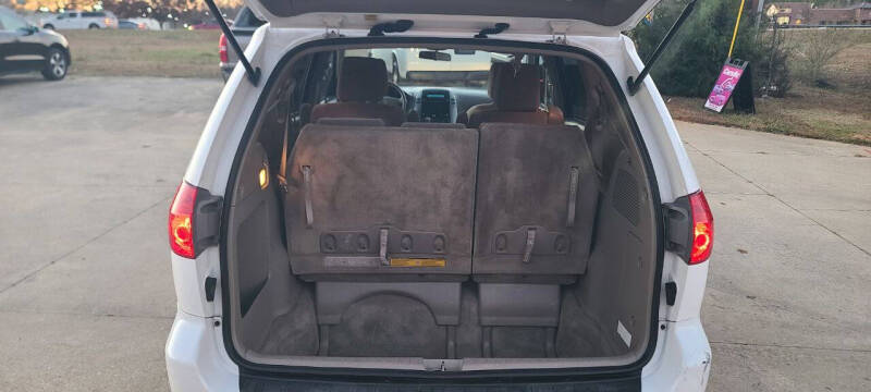 2010 Toyota Sienna LE 7-Passenger