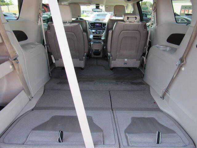 2017 Chrysler Pacifica Touring-L