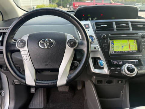2013 Toyota Prius v Five