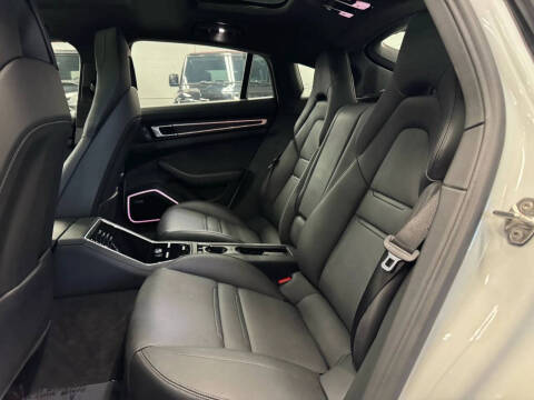 2023 Porsche Panamera 4 E-Hybrid Platinum Edition
