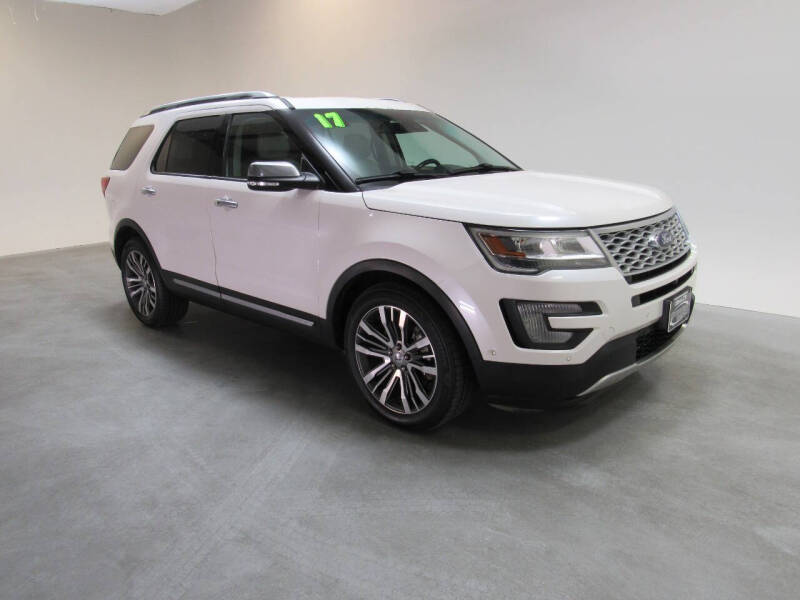 2017 Ford Explorer Platinum's photo