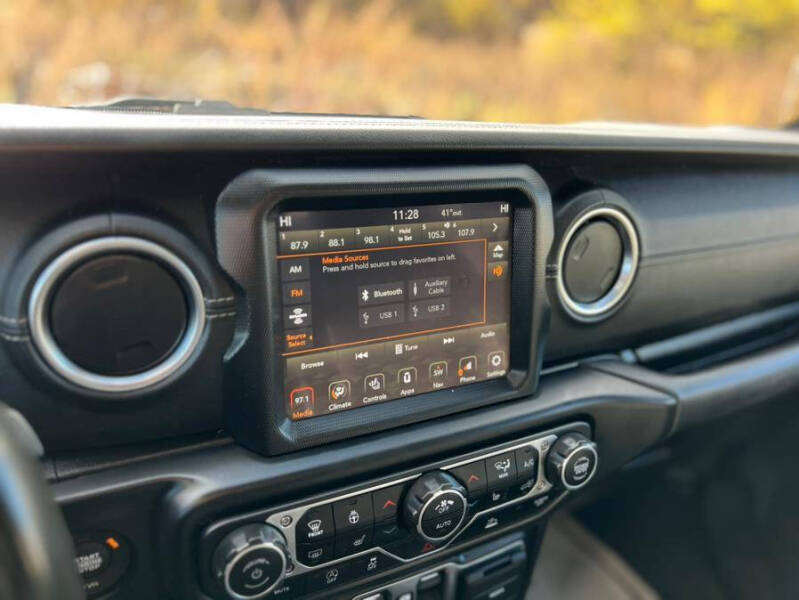 2022 Jeep Gladiator Overland