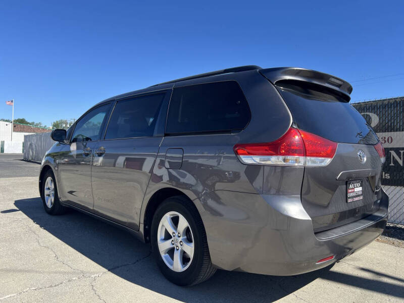 2013 Toyota Sienna LE 8-Passenger