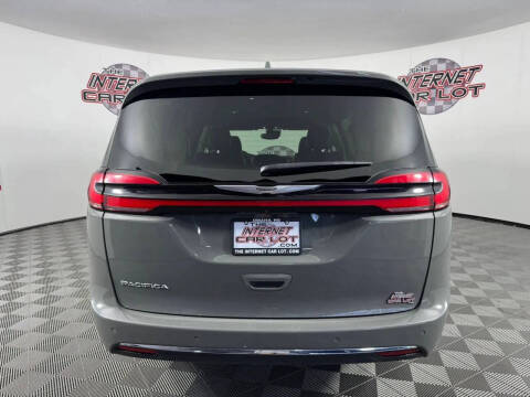 2022 Chrysler Pacifica Touring L