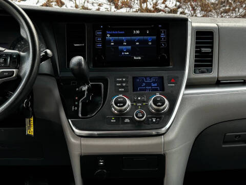 2015 Toyota Sienna LE 7-Passenger