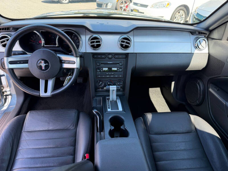2005 Ford Mustang GT Premium