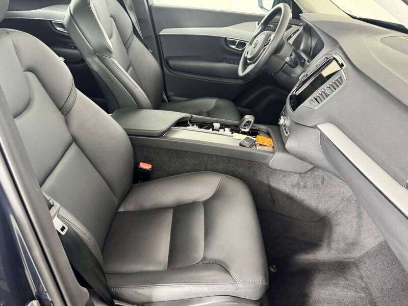 2025 Volvo XC90 B5 Core Bright Theme