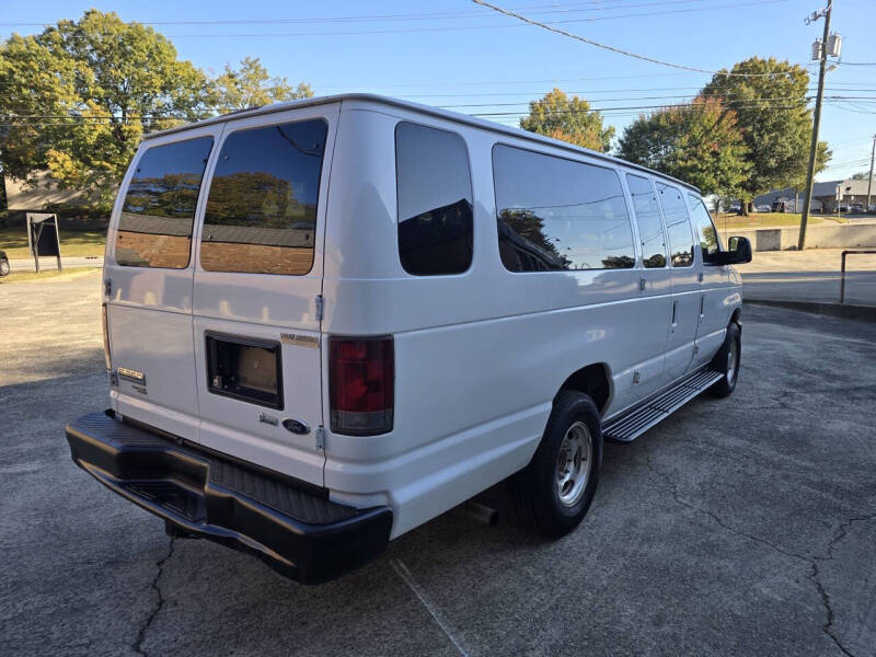 2010 Ford E-Series Econoline Wagon XLT photo 9