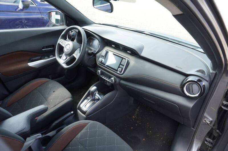 2020 Nissan Kicks SR