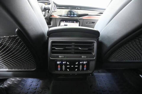 2022 Audi SQ8 4.0T quattro Prestige