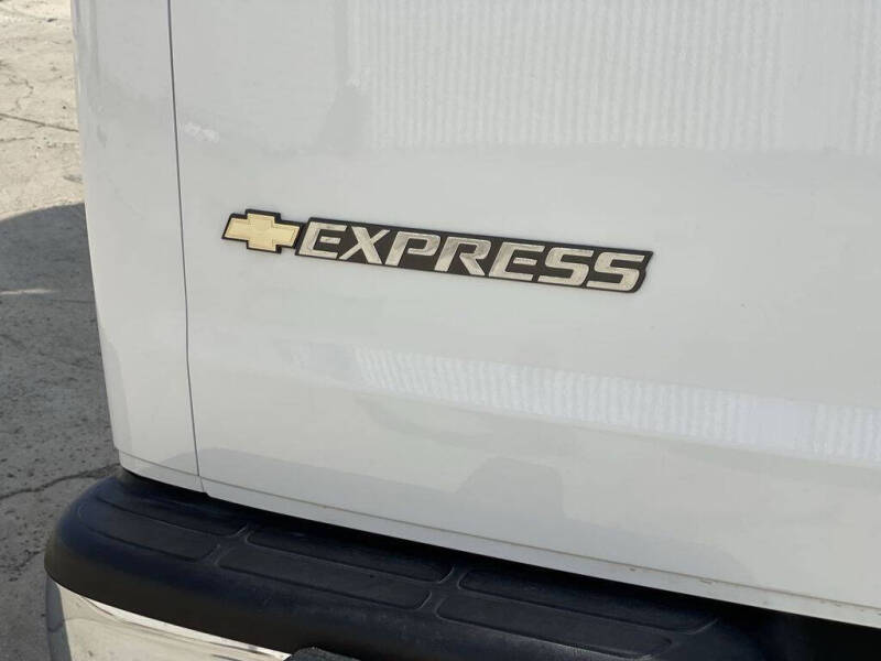 2024 Chevrolet Express 2500