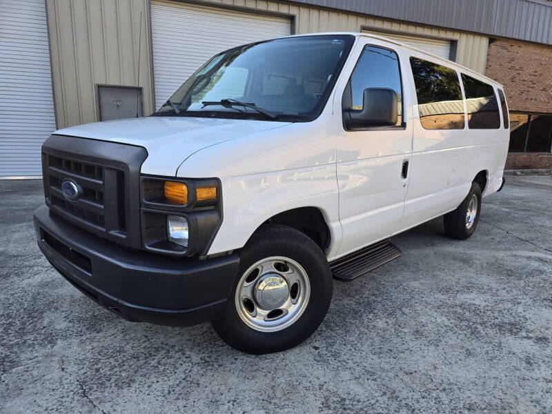 2010 Ford E-Series Econoline Wagon XLT photo 19