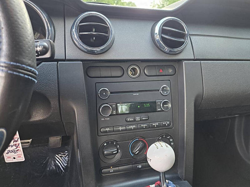2008 Ford Mustang V6 Deluxe