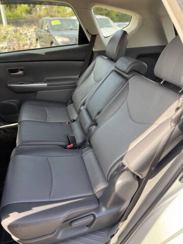 2013 Toyota Prius v Five