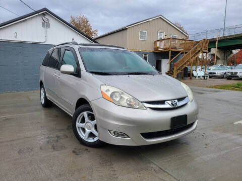 2006 Toyota Sienna for sale at Dalton George Automotive in Marietta OH